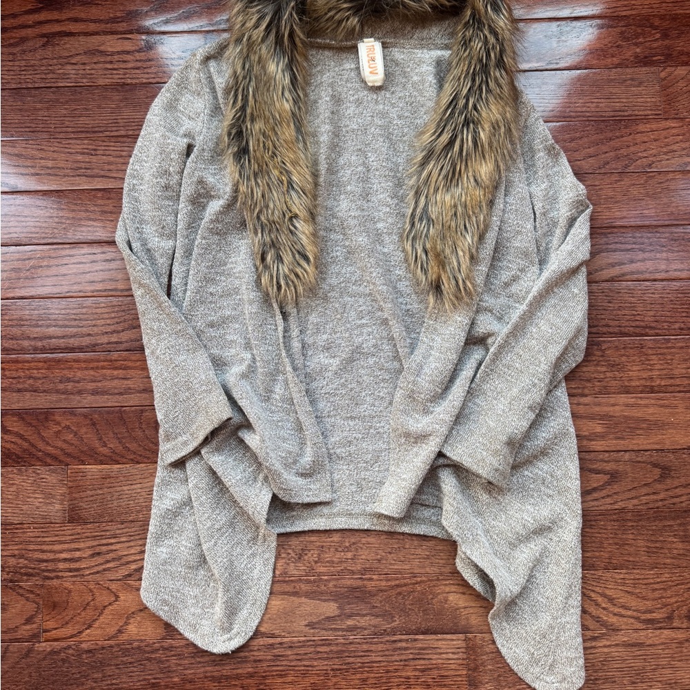 Chic Gray Sweater with Faux Fur Trim
